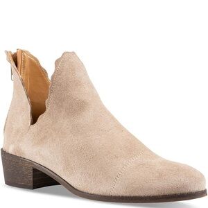 Klub Nicvo Bae women’s Sz 8 Scallop Bootie Beige Ankle Booties